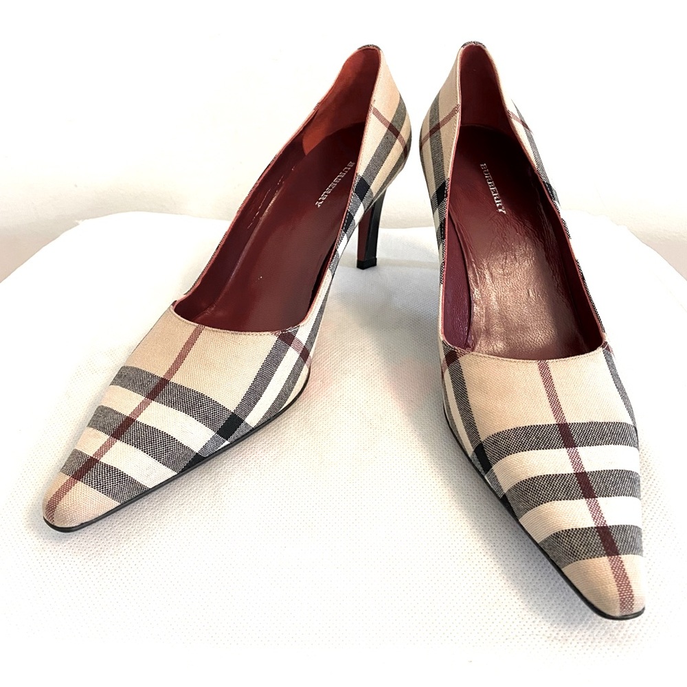 Authentic vintage Burberry classic Plaid Heels, never been used